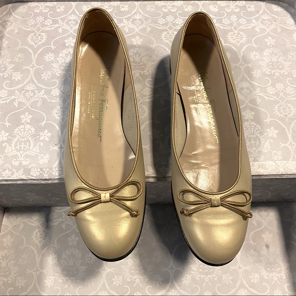 Ferragamo flats with bows size 6 - Picture 3 of 5